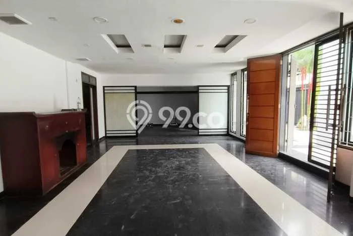 Disewakan Rumah Murah di Tanjung Duren Jakarta Barat dengan 6 Kamar Tidur Disewakan Rumah Murah di Tanjung Duren Jakarta Barat dengan 6 Kamar Tidur