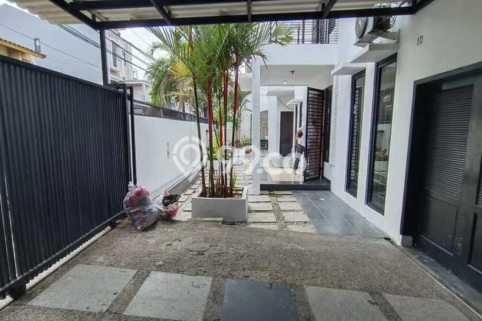 Disewakan Rumah Murah di Tanjung Duren Jakarta Barat dengan 6 Kamar Tidur Disewakan Rumah Murah di Tanjung Duren Jakarta Barat dengan 6 Kamar Tidur