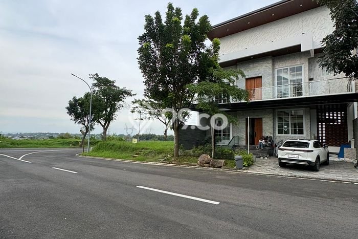 Dijual Rumah Luas Elegan Dengan View Cantik di Sambiroto, Semarang Dijual Rumah Luas Elegan Dengan View Cantik di Sambiroto, Semarang