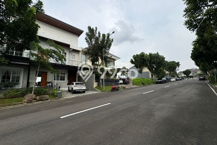 Dijual Rumah Luas Elegan Dengan View Cantik di Sambiroto, Semarang Dijual Rumah Luas Elegan Dengan View Cantik di Sambiroto, Semarang