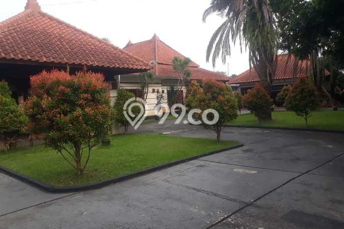 Jual Rumah Luas Megah Dengan View Eksklusif di Bambu Apus, Jakarta Timur Jual Rumah Luas Megah Dengan View Eksklusif di Bambu Apus, Jakarta Timur
