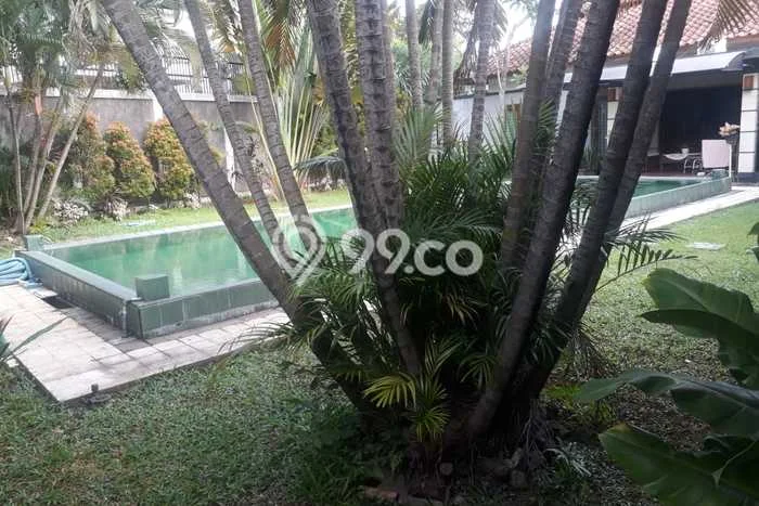 Jual Rumah Luas Megah Dengan View Eksklusif di Bambu Apus, Jakarta Timur Jual Rumah Luas Megah Dengan View Eksklusif di Bambu Apus, Jakarta Timur