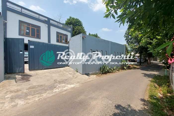 AREA SUPER PREMIUM! Gudang di Tapos, Luas 450m², Ramai Pembeli AREA SUPER PREMIUM! Gudang di Tapos, Luas 450m², Ramai Pembeli