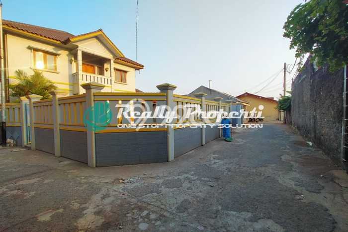 Rumah Nyaman area , 4 KT, Area Strategis, Luas 468m2m² LB 400m2m² Rumah Nyaman area , 4 KT, Area Strategis, Luas 468m2m² LB 400m2m²