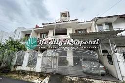 Rumah Elit Modern Tanpa Renovasi di Senopati Jakarta Selatan Rumah Elit Modern Tanpa Renovasi di Senopati Jakarta Selatan