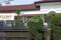 Rumah sewa siap pakai 4 Kamar Tidur di Setra Sari, Bandung Rumah sewa siap pakai 4 Kamar Tidur di Setra Sari, Bandung
