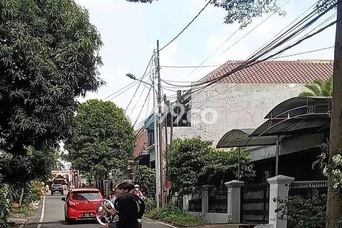 Tanah Dijual Lokasi Strategis di Jakarta Timur dengan Luas 148m2 Tanah Dijual Lokasi Strategis di Jakarta Timur dengan Luas 148m2