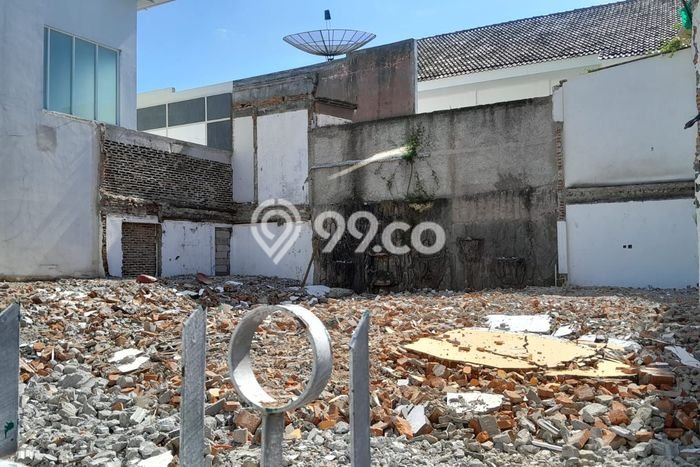 Tanah Dijual Lokasi Strategis di Jakarta Timur dengan Luas 204m2 Tanah Dijual Lokasi Strategis di Jakarta Timur dengan Luas 204m2