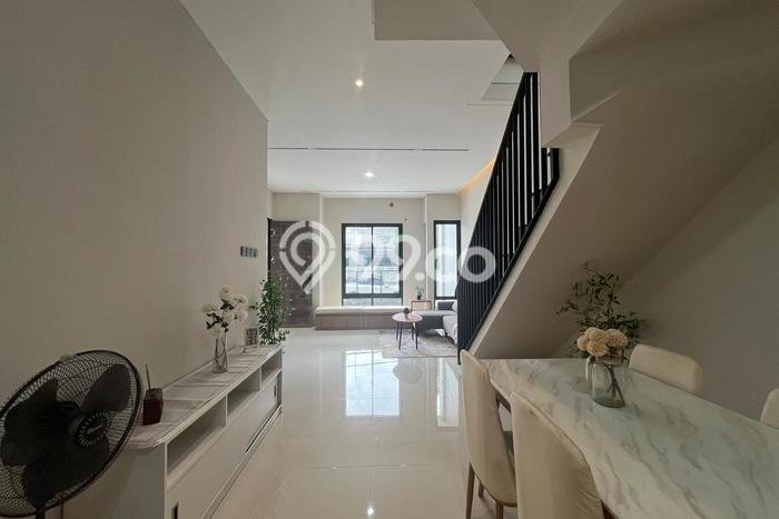 Rumah Minimalis 4 KT di BSD Nusaloka Tangerang Rumah Minimalis 4 KT di BSD Nusaloka Tangerang
