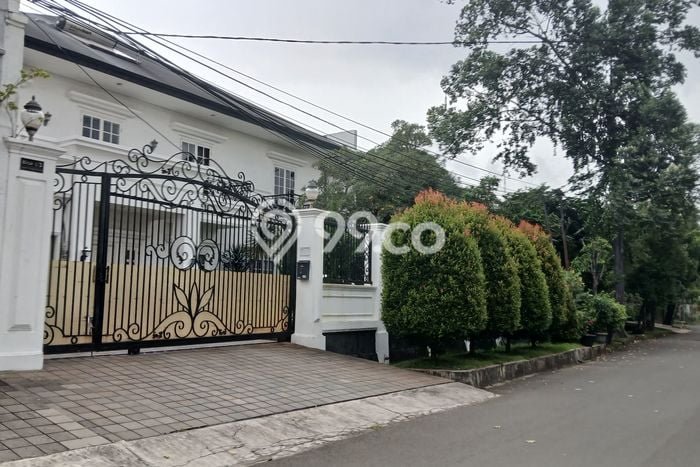 Siap Huni Hunian Elit 5 Kamar di Kebon Jeruk Dekat ke Mana Pun Siap Huni Hunian Elit 5 Kamar di Kebon Jeruk Dekat ke Mana Pun