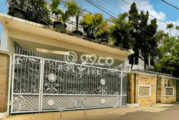 Rumah Mewah LB 480m2 Siap Huni Desain Elegan di Jati Padang, Jakarta Selatan Rumah Mewah LB 480m2 Siap Huni Desain Elegan di Jati Padang, Jakarta Selatan