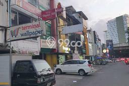 Unit Ruko disewakan di Kelapa Gading Jakarta Utara dengan LT 72m2 / LB 200m2 Unit Ruko disewakan di Kelapa Gading Jakarta Utara dengan LT 72m2 / LB 200m2