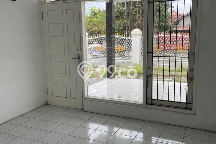 For Sale Rumah 4 Kamar Lokasi Strategis Bagus dan Strategis di Kuningan For Sale Rumah 4 Kamar Lokasi Strategis Bagus dan Strategis di Kuningan
