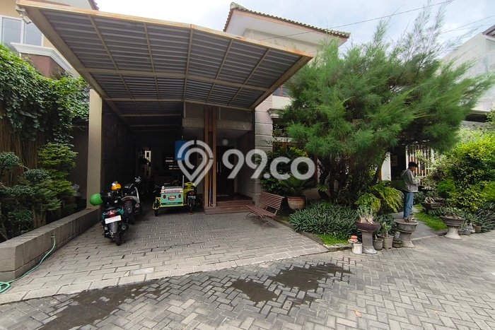 Rumah Elit LB 250m2 Siap Huni Desain Elegan di Gentan, Sukoharjo Rumah Elit LB 250m2 Siap Huni Desain Elegan di Gentan, Sukoharjo