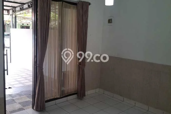Disewakan! Rumah 3 Kamar Tidur &
2 Kamar Mandi di Bandung Timur, Bandung Disewakan! Rumah 3 Kamar Tidur &
2 Kamar Mandi di Bandung Timur, Bandung