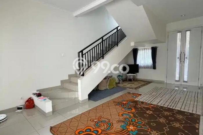 Sewa Rumah Nyaman LT 112m2 / LB 100m2 di Summarecon Bandung, Bandung Sewa Rumah Nyaman LT 112m2 / LB 100m2 di Summarecon Bandung, Bandung