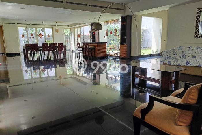Rumah Mewah LB 750m2 Siap Huni Desain Elegan di Cipaganti, Bandung Rumah Mewah LB 750m2 Siap Huni Desain Elegan di Cipaganti, Bandung