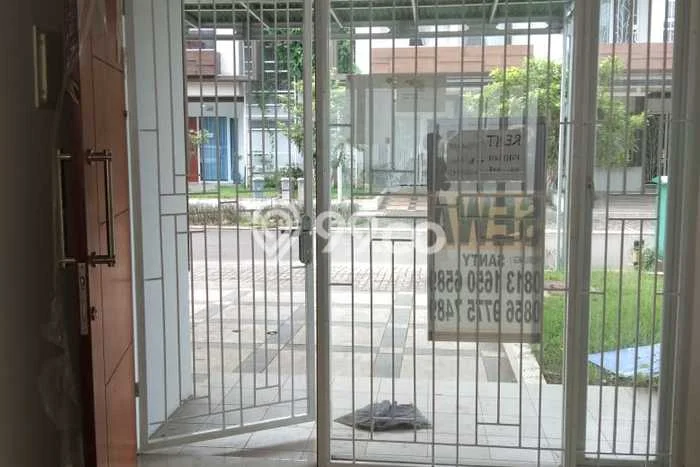 Disewakan! Rumah 3 Kamar Tidur &
2 Kamar Mandi di Cikupa Citra Raya, Tangerang Disewakan! Rumah 3 Kamar Tidur &
2 Kamar Mandi di Cikupa Citra Raya, Tangerang