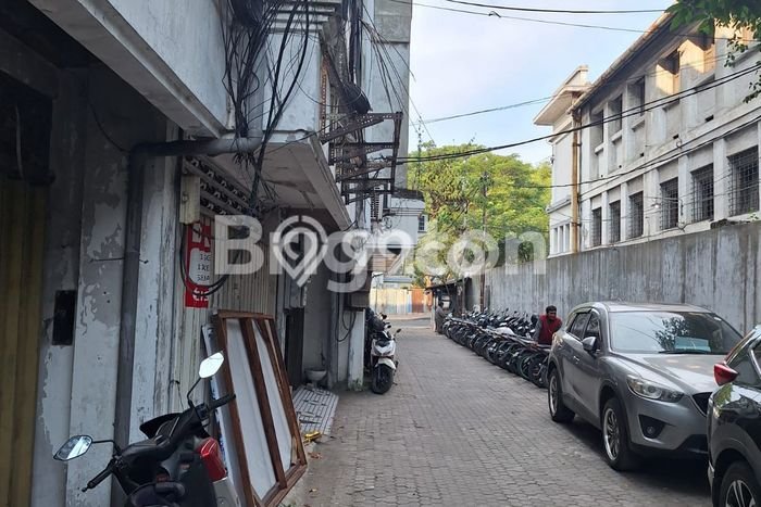 Ruko Dijual di Surabaya LT 54m2 & LB 196m2 Lokasi Terbaik! Ruko Dijual di Surabaya LT 54m2 & LB 196m2 Lokasi Terbaik!