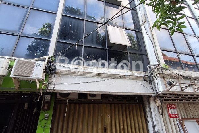 Ruko Dijual di Surabaya LT 54m2 & LB 196m2 Lokasi Terbaik! Ruko Dijual di Surabaya LT 54m2 & LB 196m2 Lokasi Terbaik!
