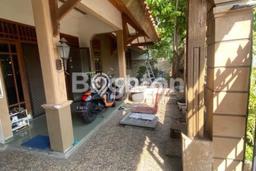 Hunian Eksklusif Siap Huni LT 325m2 di Rungkut, Surabaya Hunian Eksklusif Siap Huni LT 325m2 di Rungkut, Surabaya