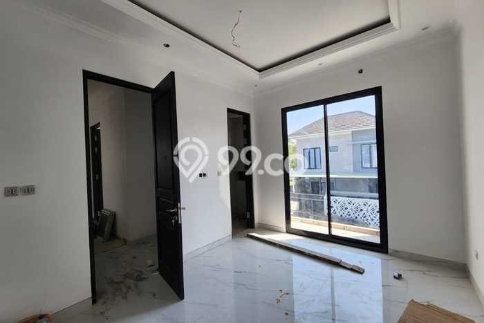 For Sale Hunian Rumah Nyaman 4 Kamar di Mulyosari, Surabaya For Sale Hunian Rumah Nyaman 4 Kamar di Mulyosari, Surabaya