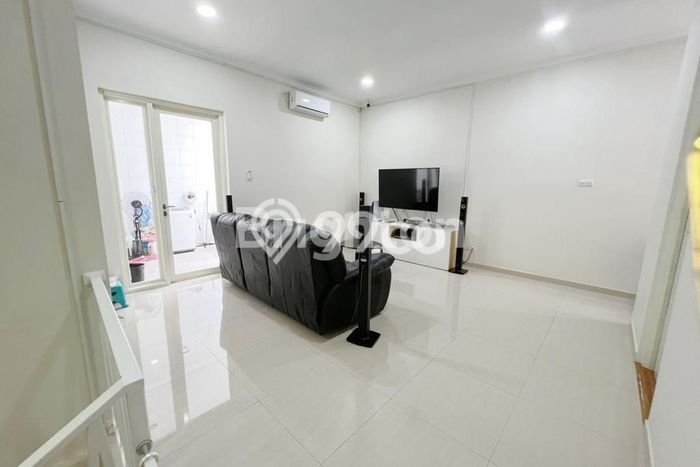 Siap Huni Hunian Elit 4 Kamar di Mulyosari Dekat ke Mana Saja Siap Huni Hunian Elit 4 Kamar di Mulyosari Dekat ke Mana Saja