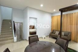 Siap Huni Rumah Minimalis & Modern LB 200m2 di Puri Mansion Siap Huni Rumah Minimalis & Modern LB 200m2 di Puri Mansion