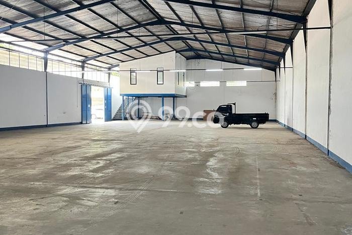 Unit Gudang Disewakan di Caringin di Area Ramai & Strategis Unit Gudang Disewakan di Caringin di Area Ramai & Strategis