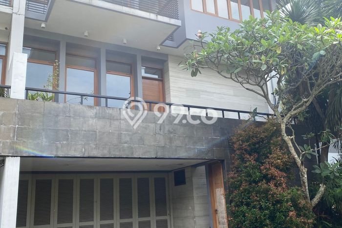 Disewakan Rumah Harga Terjangkau di Setra Duta Bandung dengan 4 Kamar Tidur Disewakan Rumah Harga Terjangkau di Setra Duta Bandung dengan 4 Kamar Tidur