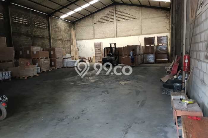Unit Gudang Disewakan di Holis Cigondewah di Area Ramai & Strategis Unit Gudang Disewakan di Holis Cigondewah di Area Ramai & Strategis