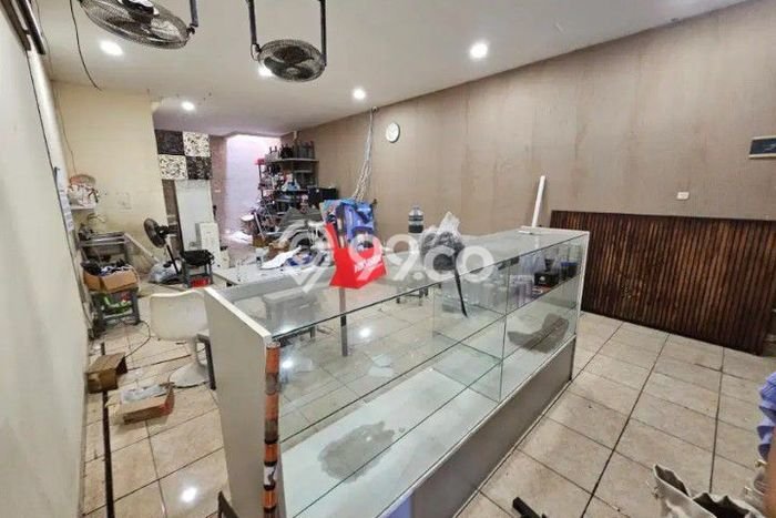Unit Ruko Paling Strategis di Batununggal Bandung dengan LB 140m2 Unit Ruko Paling Strategis di Batununggal Bandung dengan LB 140m2