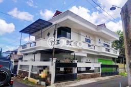 Hunian Elit LB 300m2 Siap Pakai Desain Elegan di Batu, Malang Hunian Elit LB 300m2 Siap Pakai Desain Elegan di Batu, Malang