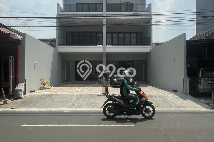 KAWASAN PREMIUM! Ruko di Serpong, Luas 200m², Akses Utama KAWASAN PREMIUM! Ruko di Serpong, Luas 200m², Akses Utama