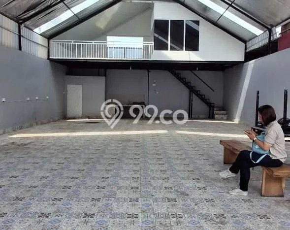 LOKASI STRATEGIS! Gudang di , Luas 300m2m², Kawasan Berkembang, Siap Operasional LOKASI STRATEGIS! Gudang di , Luas 300m2m², Kawasan Berkembang, Siap Operasional