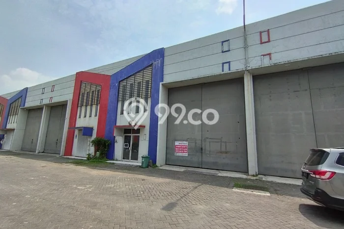 LOKASI BISNIS! Gudang Disewakan di Gresik Kota, Luas 360m², Jalan Utama LOKASI BISNIS! Gudang Disewakan di Gresik Kota, Luas 360m², Jalan Utama