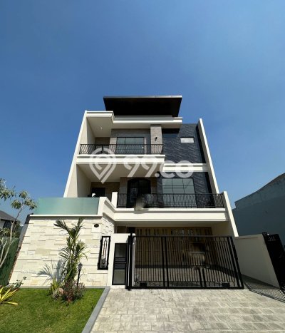 Rumah Mewah LB 400m2 Siap Huni Desain Elegan di Citraland, Surabaya Rumah Mewah LB 400m2 Siap Huni Desain Elegan di Citraland, Surabaya