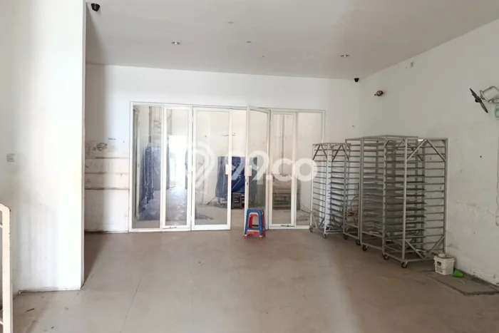 SPECIAL LISTING! Rumah di Dukuh Kupang, 3 KM, Dekat Pusat Kota, Luas 180m² LB 200m² SPECIAL LISTING! Rumah di Dukuh Kupang, 3 KM, Dekat Pusat Kota, Luas 180m² LB 200m²