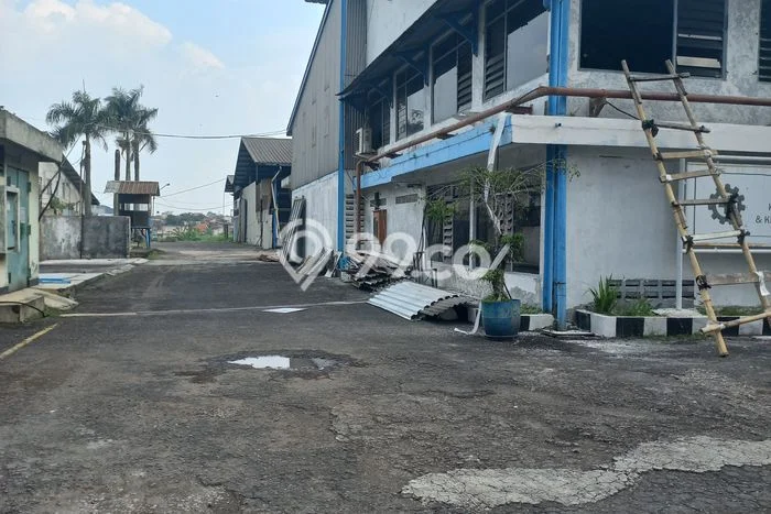 Disewakan Gudang di Kawasan Ramai Bandung Barat Luas 12600m2 Disewakan Gudang di Kawasan Ramai Bandung Barat Luas 12600m2