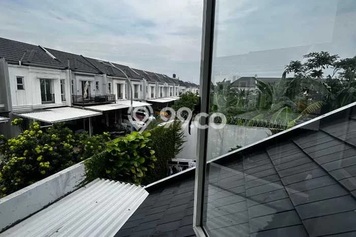 Hunian Eksklusif Dijual LT 159m2 di BSD, Tangerang Selatan Hunian Eksklusif Dijual LT 159m2 di BSD, Tangerang Selatan
