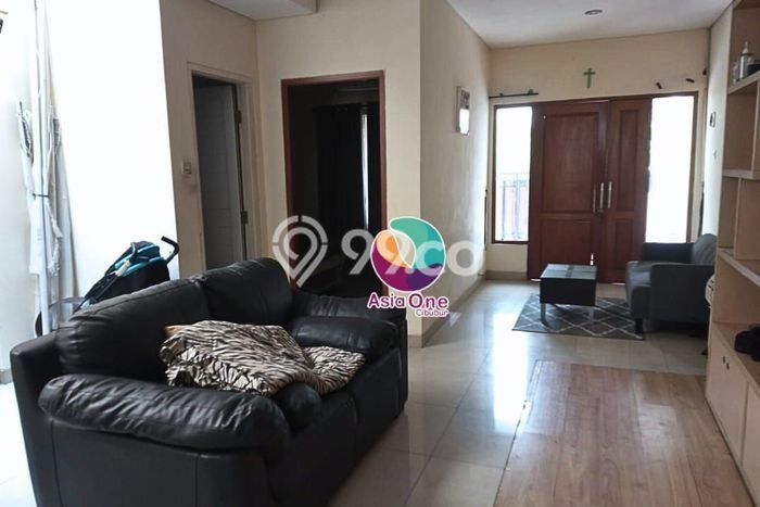 Dijual Hunian Rumah Terawat 4 KT di Raffles Hills, Jakarta Timur Dijual Hunian Rumah Terawat 4 KT di Raffles Hills, Jakarta Timur