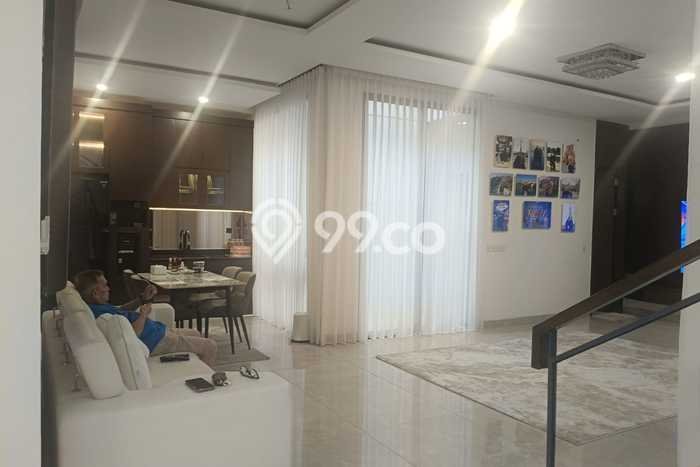 Rumah Elit Modern Tanpa Renovasi di Kota Wisata Jakarta Timur Rumah Elit Modern Tanpa Renovasi di Kota Wisata Jakarta Timur