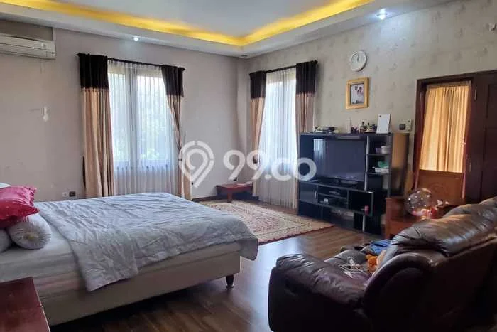Rumah Elit Modern Tanpa Renovasi di Kota Wisata Jakarta Timur Rumah Elit Modern Tanpa Renovasi di Kota Wisata Jakarta Timur
