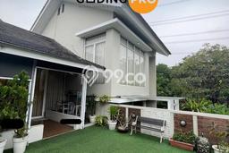 Dijual Rumah Luas Elegan Dengan View Cantik di Bintaro, Tangerang Selatan Dijual Rumah Luas Elegan Dengan View Cantik di Bintaro, Tangerang Selatan