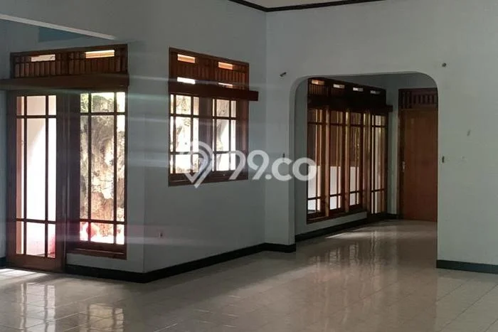Disewakan! Rumah 6 Kamar Tidur &
3 Kamar Mandi di Tanjung Duren, Jakarta Barat Disewakan! Rumah 6 Kamar Tidur &
3 Kamar Mandi di Tanjung Duren, Jakarta Barat