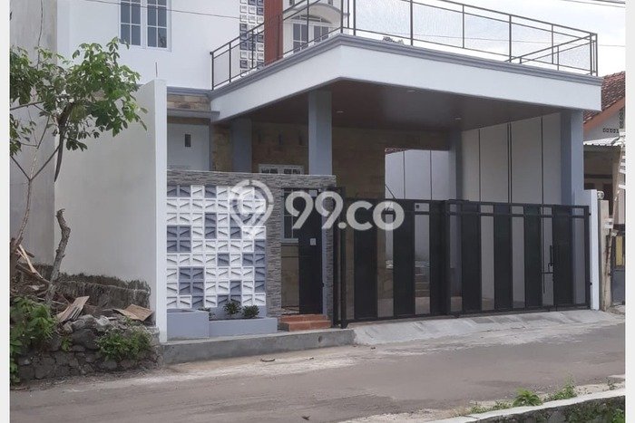 Rumah Strategis Modern Lb 190m2 di Ngaglik, Sleman Rumah Strategis Modern Lb 190m2 di Ngaglik, Sleman