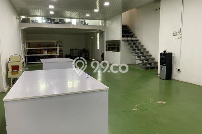 INVESTASI MENGUNTUNGKAN! Gudang di Ciater, Luas 648m², Kawasan Komersial INVESTASI MENGUNTUNGKAN! Gudang di Ciater, Luas 648m², Kawasan Komersial