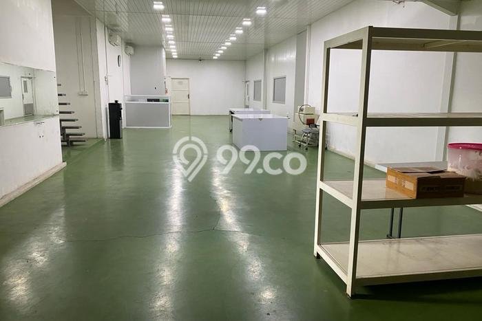 INVESTASI MENGUNTUNGKAN! Gudang di Ciater, Luas 648m², Kawasan Komersial INVESTASI MENGUNTUNGKAN! Gudang di Ciater, Luas 648m², Kawasan Komersial