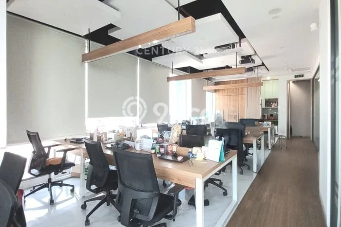 AREA KOMERSIAL! Kantor Disewakan di Central Park, Luas 128m², Jalan Utama, Siap Operasi AREA KOMERSIAL! Kantor Disewakan di Central Park, Luas 128m², Jalan Utama, Siap Operasi