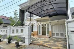 Ready to Use! Luxury House LT 252m2 Desain Elegan di Simprug Ready to Use! Luxury House LT 252m2 Desain Elegan di Simprug